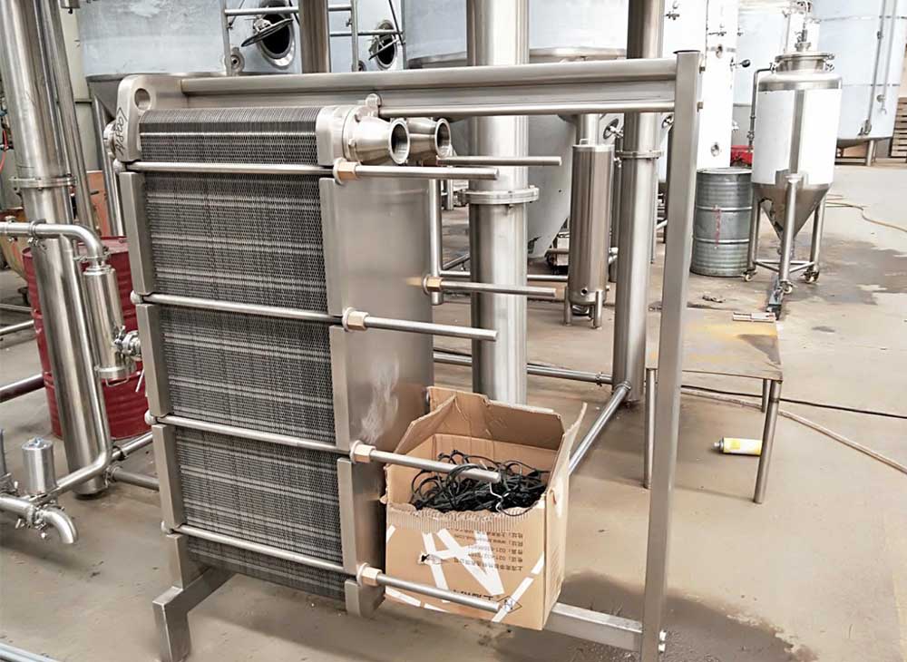 Plate heat exchangers are used in beer brewing system